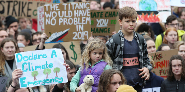 Viele Kinder bei eine Demonstration Viele Kinder bei eine Demonstration