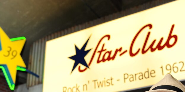 Ein Schild mit der Aufschrift „Star-Club“ Ein Schild mit der Aufschrift „Star-Club“