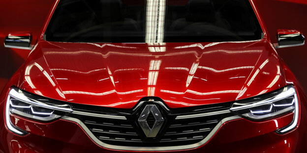 Ein Renault im Verkaufsraum Ein Renault im Verkaufsraum