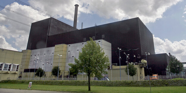 Atomkraftwerk Brunsbuettel in Schleswig-Holstein Atomkraftwerk Brunsbuettel in Schleswig-Holstein