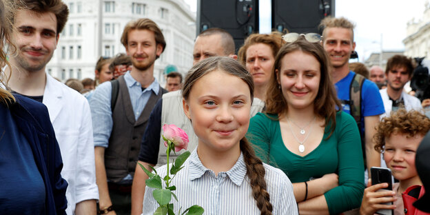 Greta Thunberg mit einer Rose in Wien. Greta Thunberg mit einer Rose in Wien.