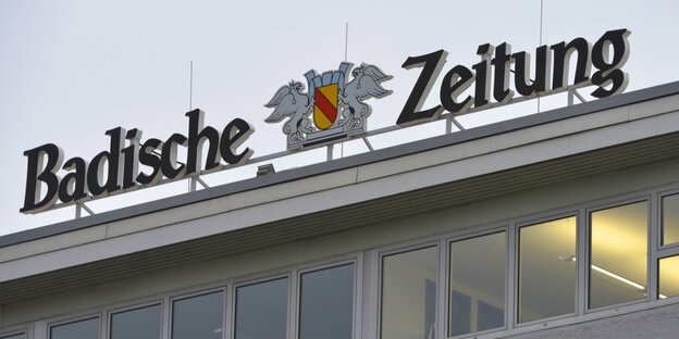 Schriftzug auf einem Gebäude "Badische Zeitung" Schriftzug auf einem Gebäude "Badische Zeitung"