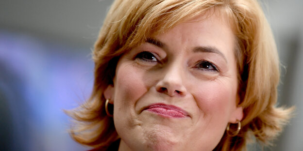 Julia Klöckner, Bundesagrarministerin, grinst verschmitzt Julia Klöckner, Bundesagrarministerin, grinst verschmitzt