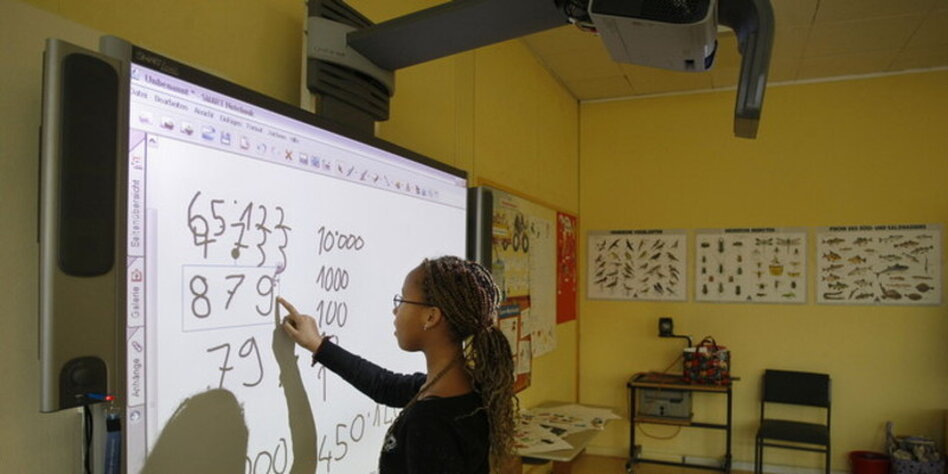 Umbruch in Schulen Der schwierige Start der digitalen Tafel taz de Umbruch in Schulen Der schwierige Start der digitalen Tafel taz de