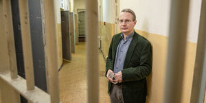 Konrad Tschäpe hinter Gittern in der Gedenkstätte in Frankfutr (Oder)