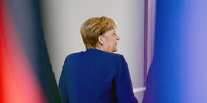 Rücken von Angela Merkel