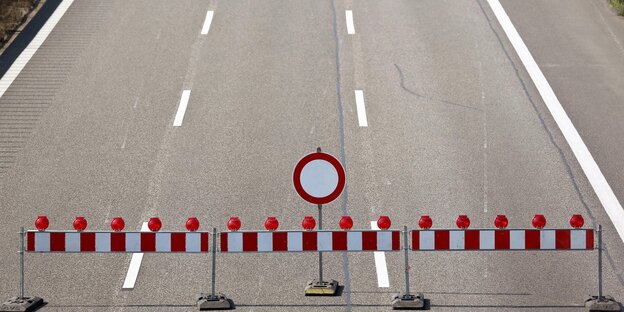 Straßensperre Autobahn Straßensperre Autobahn