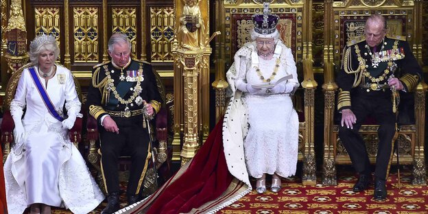 Queen Elisabeth II. liest die Regierungserklärung vor Queen Elisabeth II. liest die Regierungserklärung vor