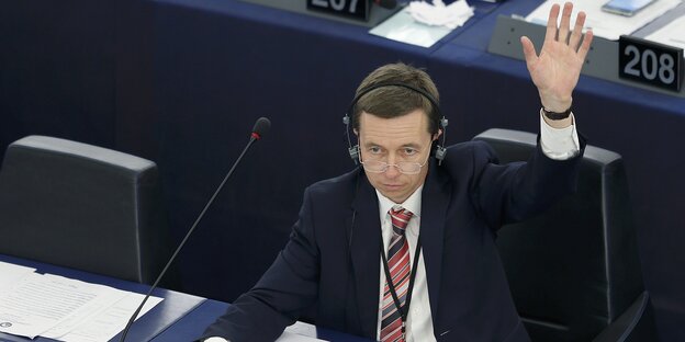 Bernd Lucke meldet sich im Europäischen Parlament in Straßburg Bernd Lucke meldet sich im Europäischen Parlament in Straßburg