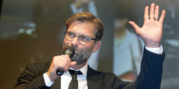 Jürgen Klopp winkt Jürgen Klopp winkt