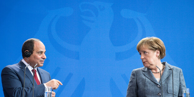 ägyptischer Präsident und Kanzlerin bei Pressekonferenz ägyptischer Präsident und Kanzlerin bei Pressekonferenz