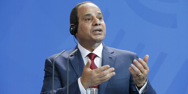 General al-Sisi gestikuliert in der Bundespressekonferenz General al-Sisi gestikuliert in der Bundespressekonferenz