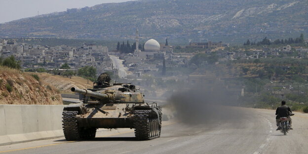 Rebellen auf der Autobahn zwischen Aleppo und Latakia. Rebellen auf der Autobahn zwischen Aleppo und Latakia.