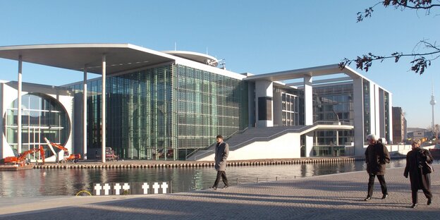 Blick auf das Marie-Elisabeth-Lüders-Haus in Berlin Blick auf das Marie-Elisabeth-Lüders-Haus in Berlin