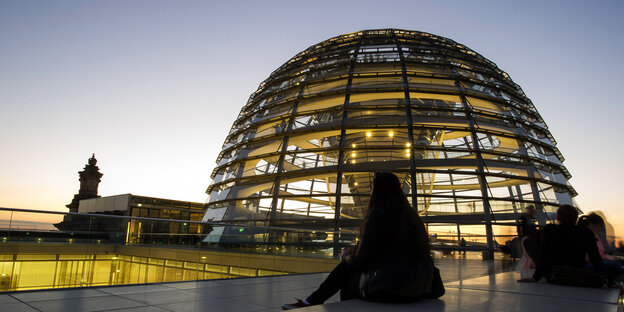 Reichstagskuppel im Abendlicht