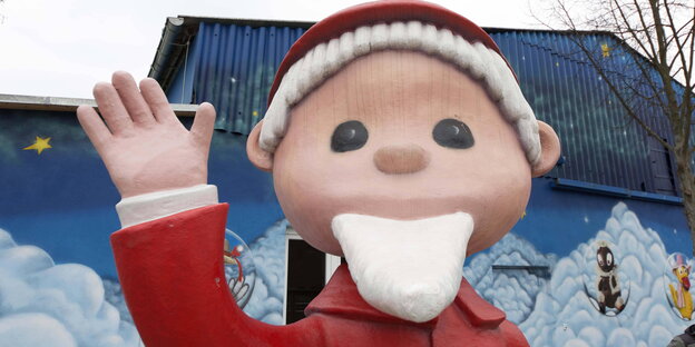 Eine Sandmann-Figur steht im Filmpark Babelsberg. Eine Sandmann-Figur steht im Filmpark Babelsberg.