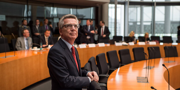 Thomas de Maizière steht im NSA-Untersuchungsausschuss Thomas de Maizière steht im NSA-Untersuchungsausschuss