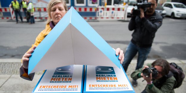 Abgabe der Stimmen für Mietenvolksbegehren Abgabe der Stimmen für Mietenvolksbegehren