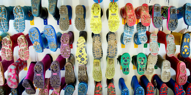 Gummistiefel in einem Kindergarten Gummistiefel in einem Kindergarten