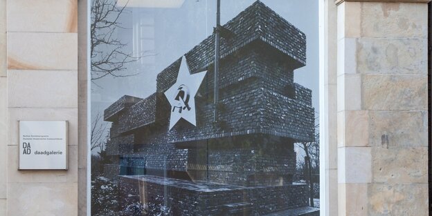 Ein Bild des abgerissenen Denkmals Ein Bild des abgerissenen Denkmals