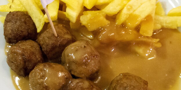 Köttbullar mit Pommes