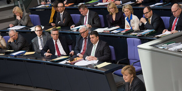 Bundeskanzlerin Merkel und Kabinett im Bundestag Bundeskanzlerin Merkel und Kabinett im Bundestag