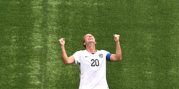 US-Kapitänin Abby Wambach jubelt nach dem WM-Sieg US-Kapitänin Abby Wambach jubelt nach dem WM-Sieg