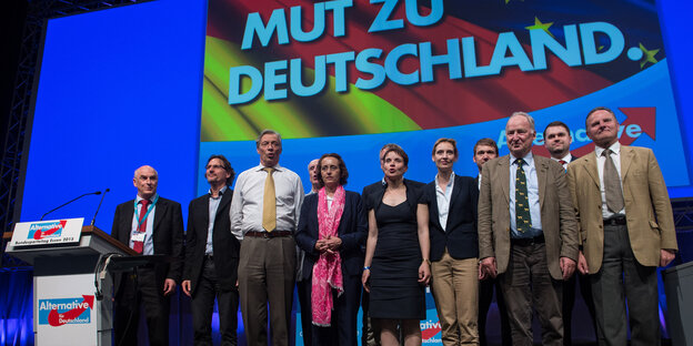 Der neu gewählte AfD-Vorstand auf dem Parteitag in Essen Der neu gewählte AfD-Vorstand auf dem Parteitag in Essen