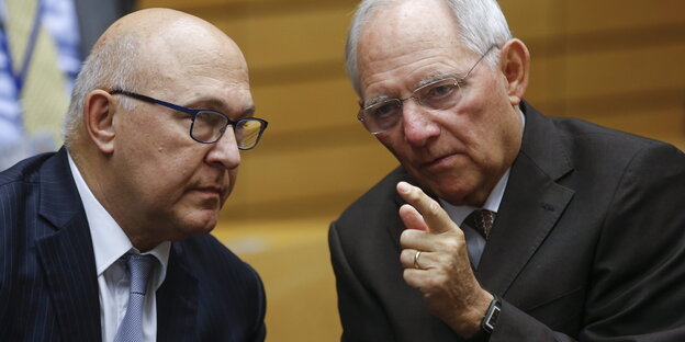 Französischer Finanzminister Michel Sapin und Wolfgang Schäuble Französischer Finanzminister Michel Sapin und Wolfgang Schäuble