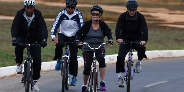 Die Präsidentin beim Fahrradfahren Die Präsidentin beim Fahrradfahren