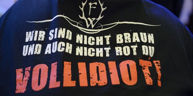 Ein T-Shirt der Band Frei.Wild mit Schriftzug