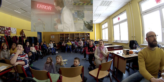 Grundschulkinder in einem Klassenzimmer starren gebannt auf Wand, an die ein Bild gebeamt wird. Grundschulkinder in einem Klassenzimmer starren gebannt auf Wand, an die ein Bild gebeamt wird.