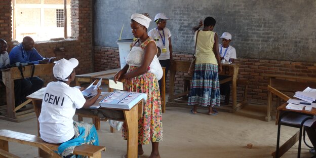 Ein Wahllokal in Burundis Hauptstadt Bujumbura Ein Wahllokal in Burundis Hauptstadt Bujumbura
