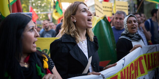 Kurdische Demonstrantinnen in Berlin Kurdische Demonstrantinnen in Berlin
