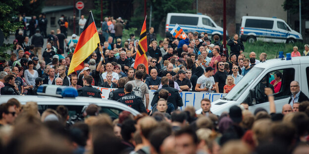 Rechtsextreme Demonstranten in Freital Rechtsextreme Demonstranten in Freital