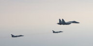 Russische Kampfjet sind am Himmel zu sehen