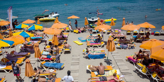 Urlauber am Strand von Kos Urlauber am Strand von Kos