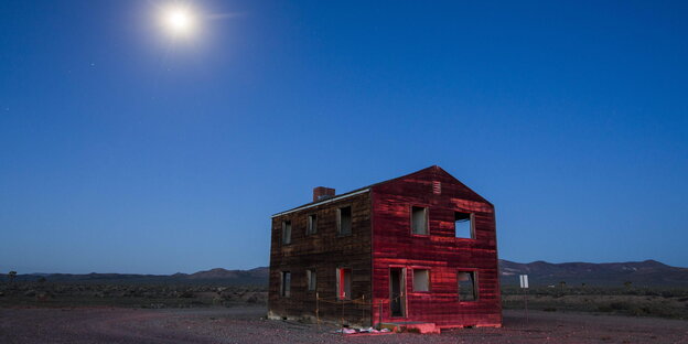 Eine Ruine auf einem Atomtestgelände in Nevada Eine Ruine auf einem Atomtestgelände in Nevada