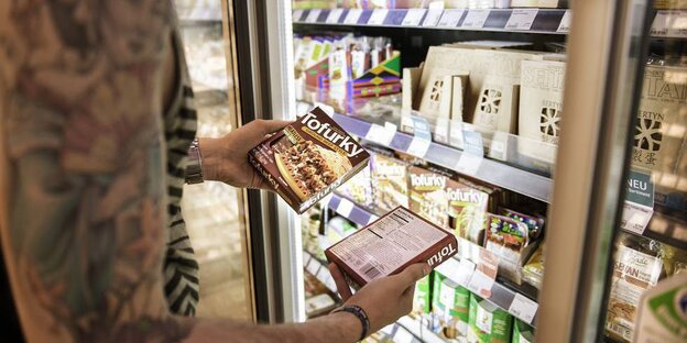 Ein Produktregal in einer Filiale von Veganz Ein Produktregal in einer Filiale von Veganz