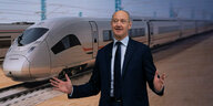 Siemens-Vorstand Roland Busch freut sich vor einem Zug