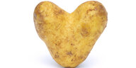 Ein Kartoffel ist in Herzform gewachsen