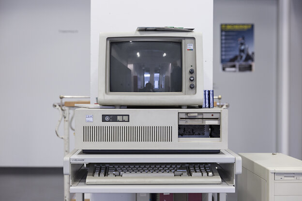 In dem Institut, in dem Hajo Zeeb arbeitet, steht in einem Raum der der allererste PC des Institus, 1985 gekauft