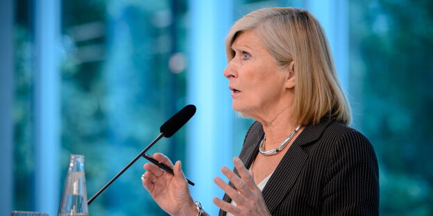 Chantal Mouffe bei einem ihrer Vorträge im Juni 2013 Chantal Mouffe bei einem ihrer Vorträge im Juni 2013