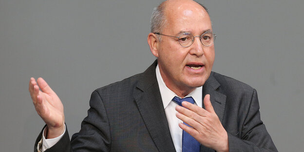 Gregor Gysi im Bundestag. Gregor Gysi im Bundestag.
