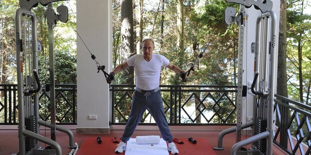 Wladimir Putin im Fitnesscenter. Wladimir Putin im Fitnesscenter.