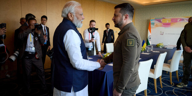 Modi and Zelenski shake hands