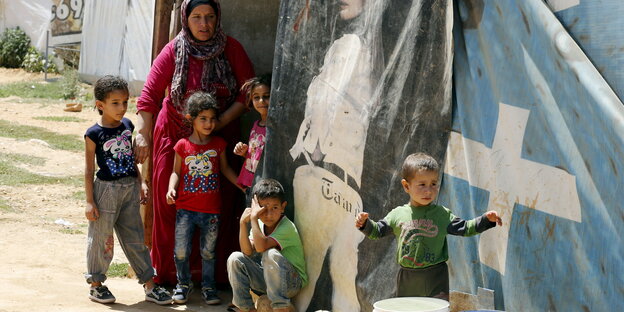 Syrische Flüchtlinge in einem Lager in Saadnayel, Libanon Syrische Flüchtlinge in einem Lager in Saadnayel, Libanon