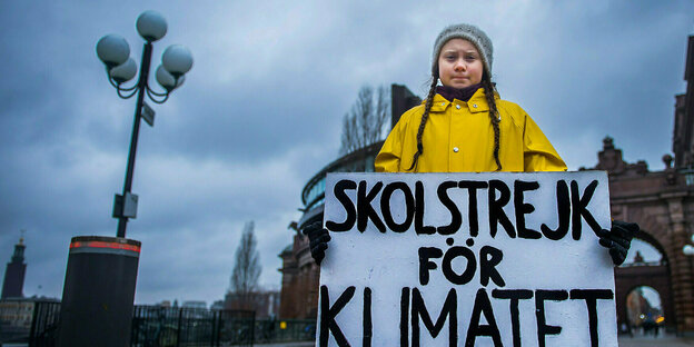Die junge Greta Thunberg mit ihrem Protestplakat