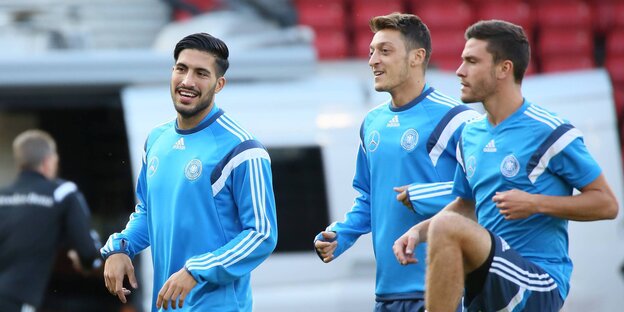 Emre Can, Mesut Özil und Jonas Hector beim Training Emre Can, Mesut Özil und Jonas Hector beim Training