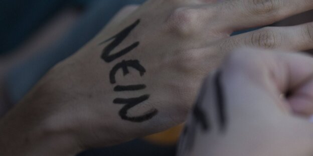 Aufschrift auf Hand: nein Aufschrift auf Hand: nein